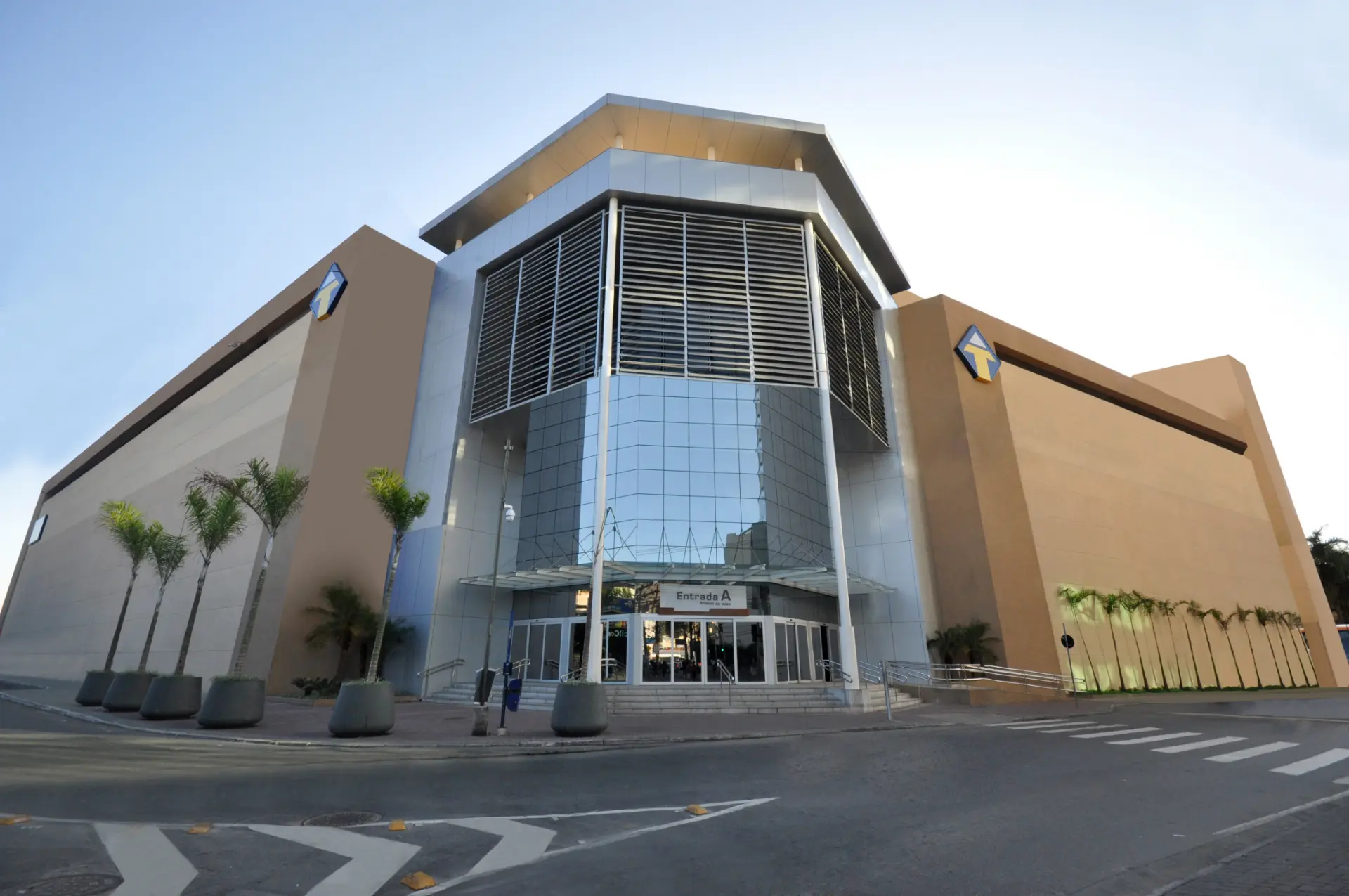 Fachada do TopShopping em Nova Iguaçu